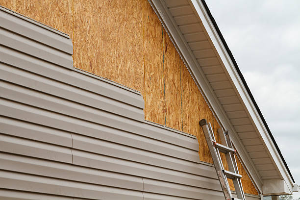 Professional Fiber Cement Siding technician working in Kinards, SC